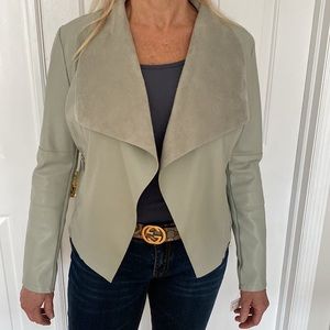 Beautiful easy wearing Bagatelle grey taupe leather like jacket. Size medium.